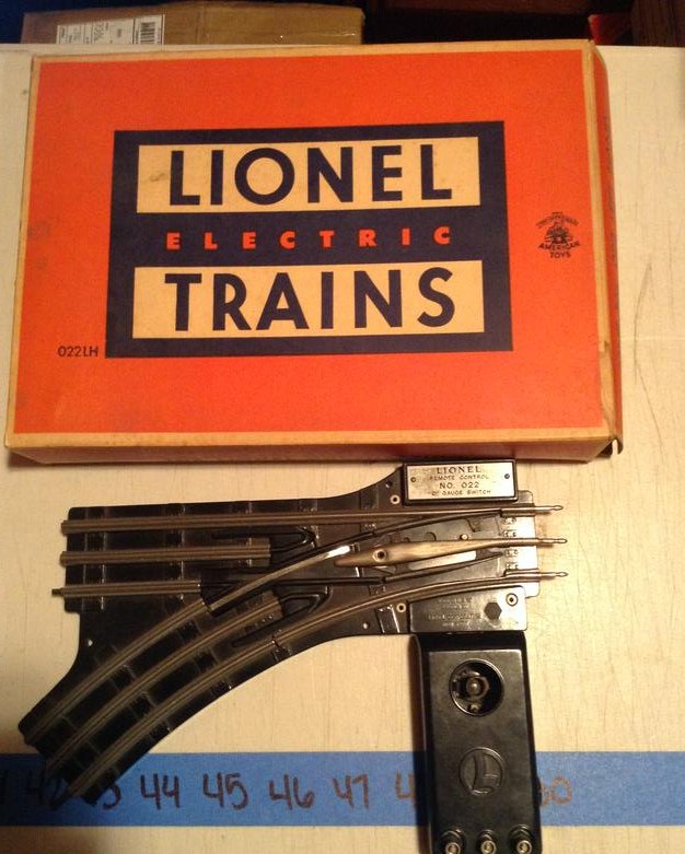 Lionel No.022 Left Hand Non-Derailing, Remote Control (1 of 1)