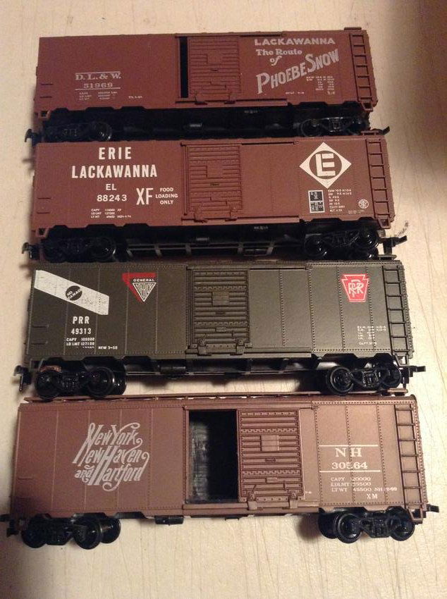 lot of four Athearn HO train cars (1 of 1)