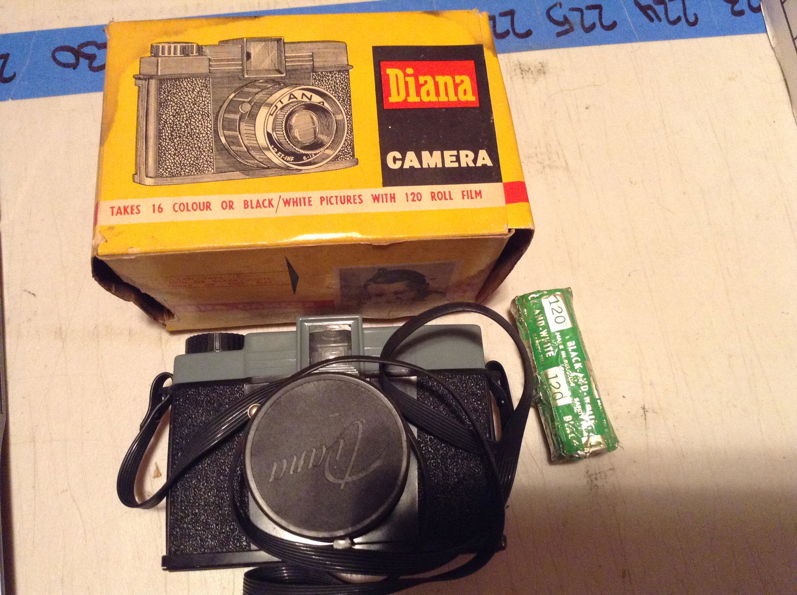 vintage Diana Camera with box (1 of 1)
