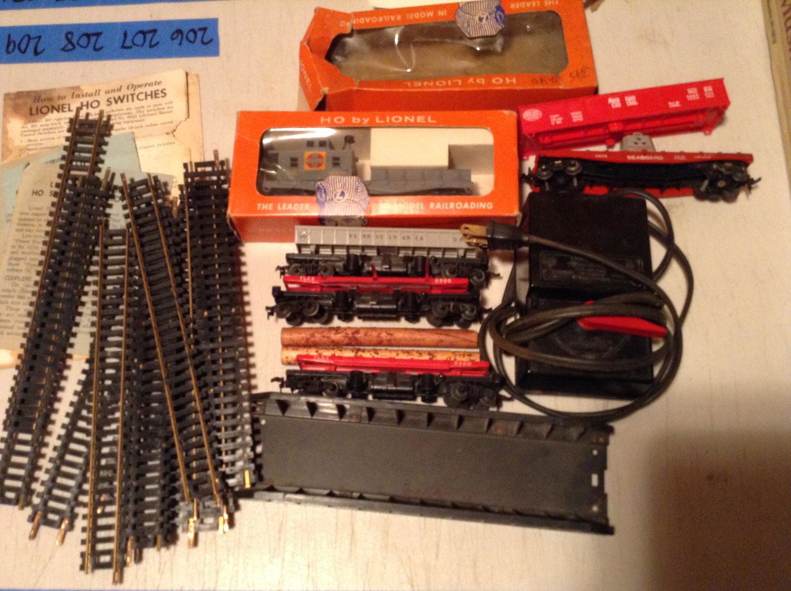 Lionel HO trains, track and accessories (1 of 1)