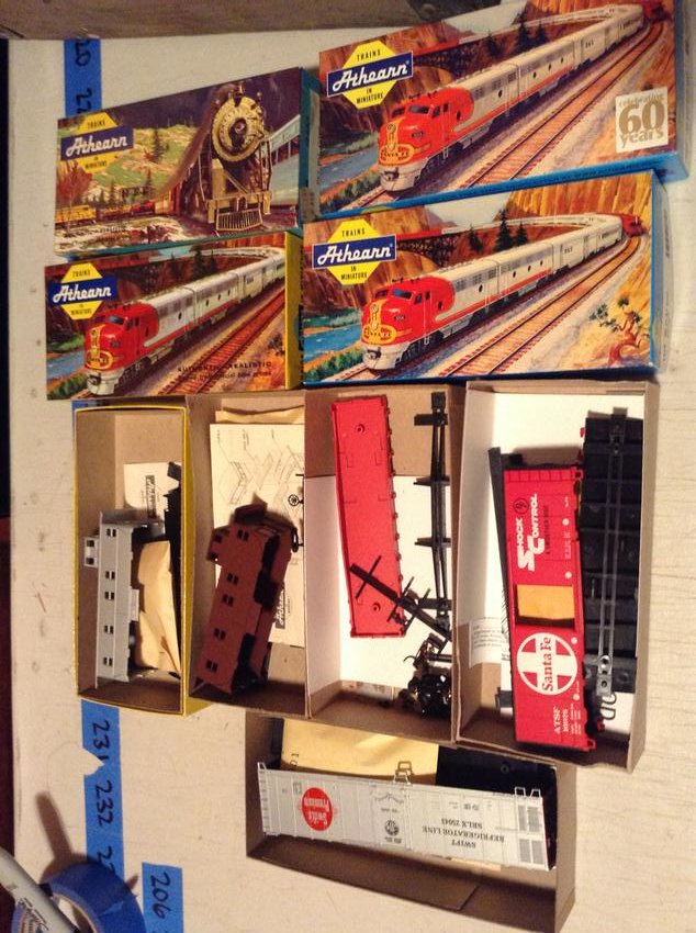 lot of five Athearn train models (1 of 1)