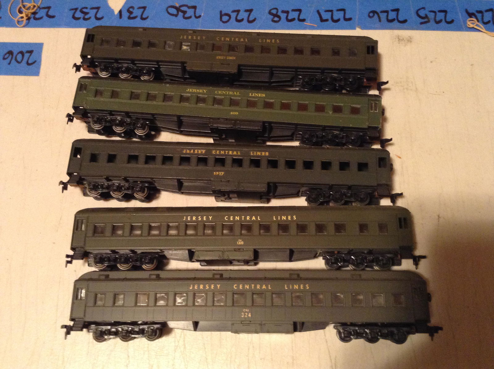 lot of five Ho train cars Jersey Central Lines (1 of 1)