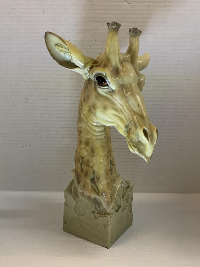 Giraffe  Statue (1 of 1)
