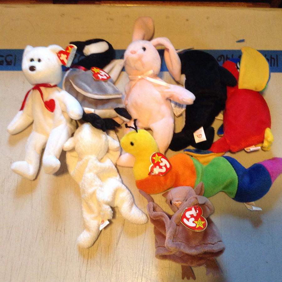 lot of 8 beanie babies: lot of 8 beanie babies