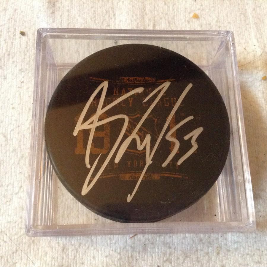 Jeff Skinner Carolina Hurricanes signed hockey puck: Jeff Skinner Carolina Hurricanes signed hockey puck