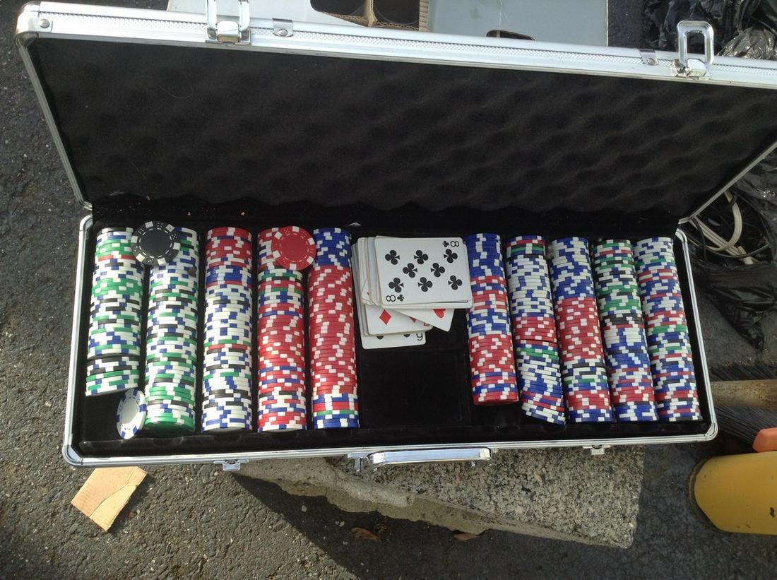 Aluminum case with poker chips (1 of 1)