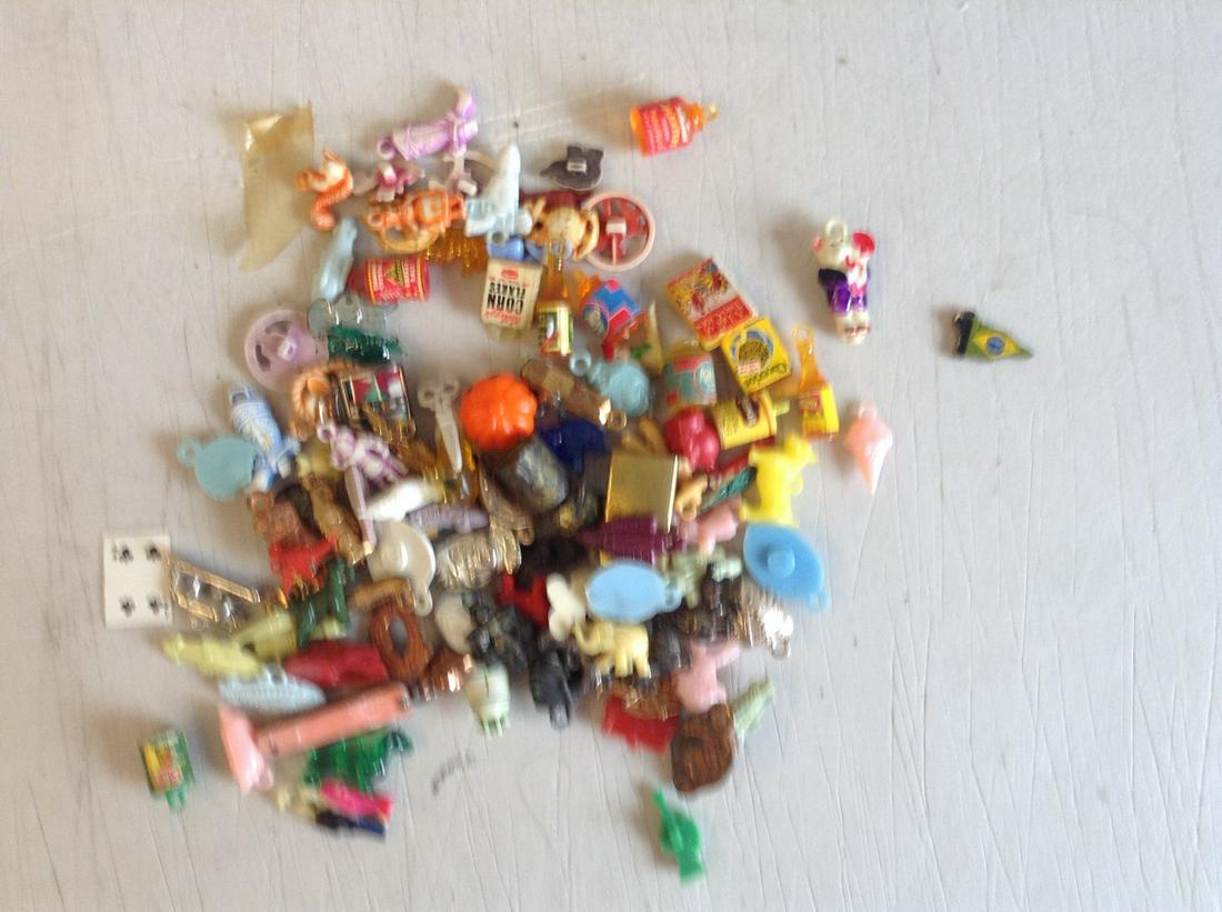 early cracker jack and gumball machine plastic prizes: early cracker jack and gumball machine plastic prizes