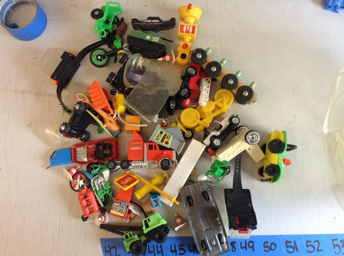 lot of vintage toys, cars, trucks, road signs and more: Some trucks Tonka
