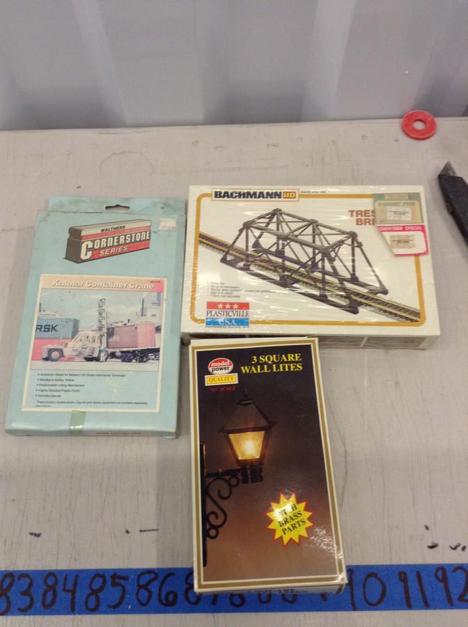 3 HO model kits: 3 HO model kits