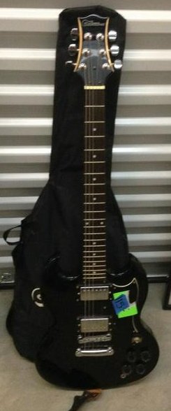 Silvertone Guitar with case: Silvertone Guitar with case