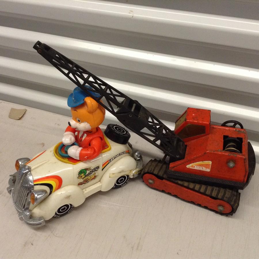 Battery operated car & Tonka crane toy: Battery operated car & Tonka crane toy