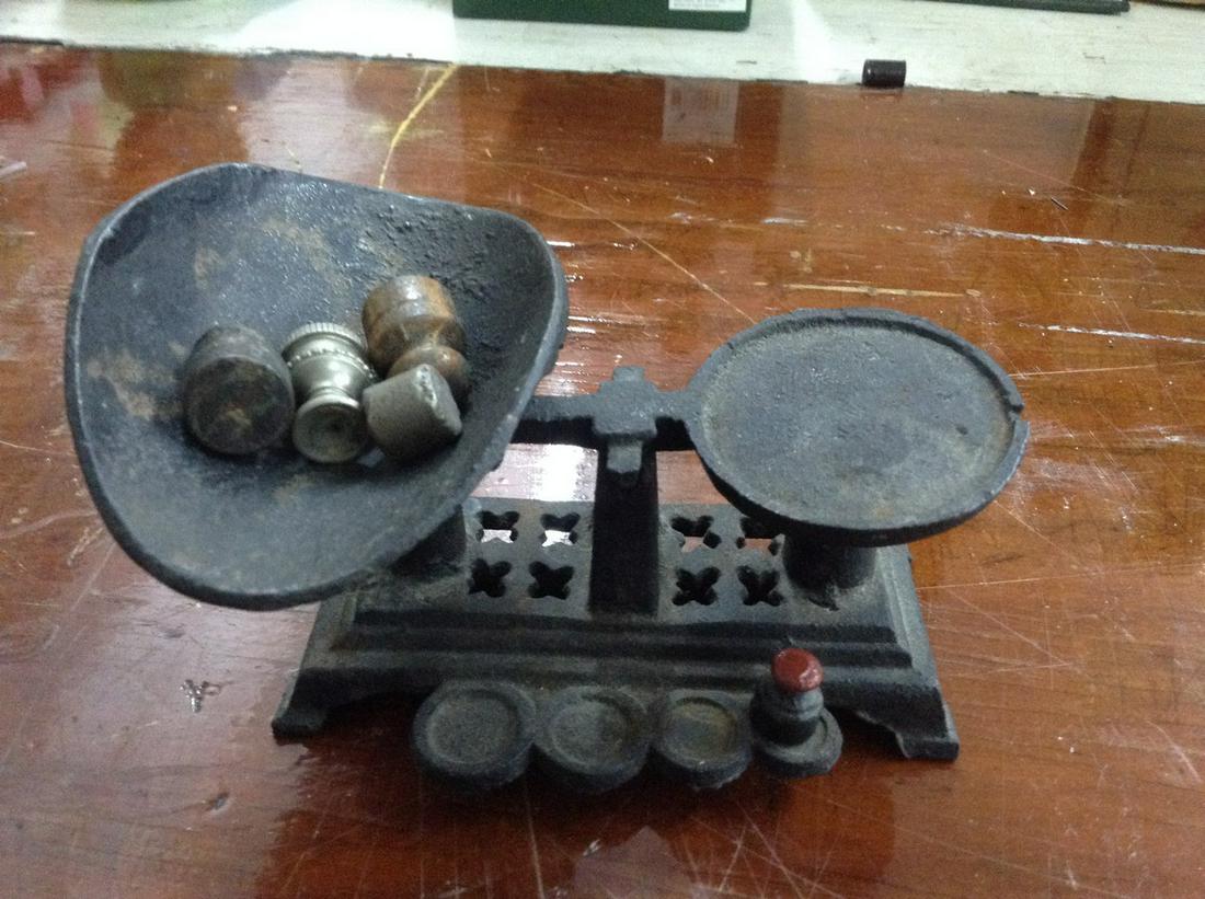 early cast iron scale with weights (1 of 1)