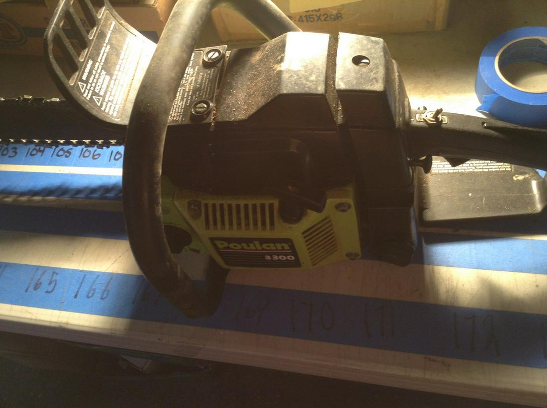 Poulan 3300 gas powered chainsaw: Poulan 3300 gas powered chainsaw