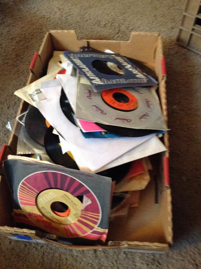 lot of 100 45's records (1 of 1)