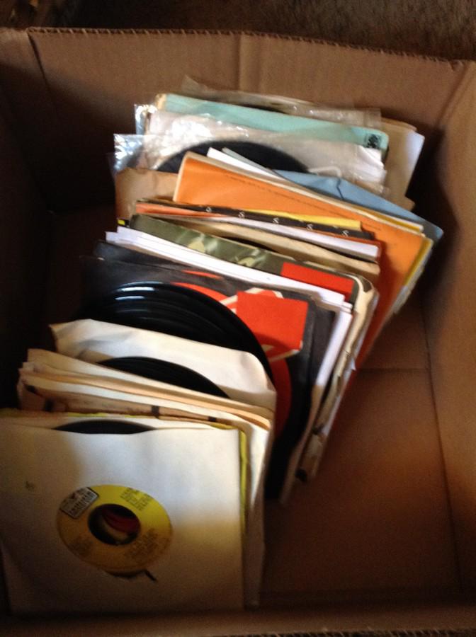lot of 100 45's records (1 of 1)