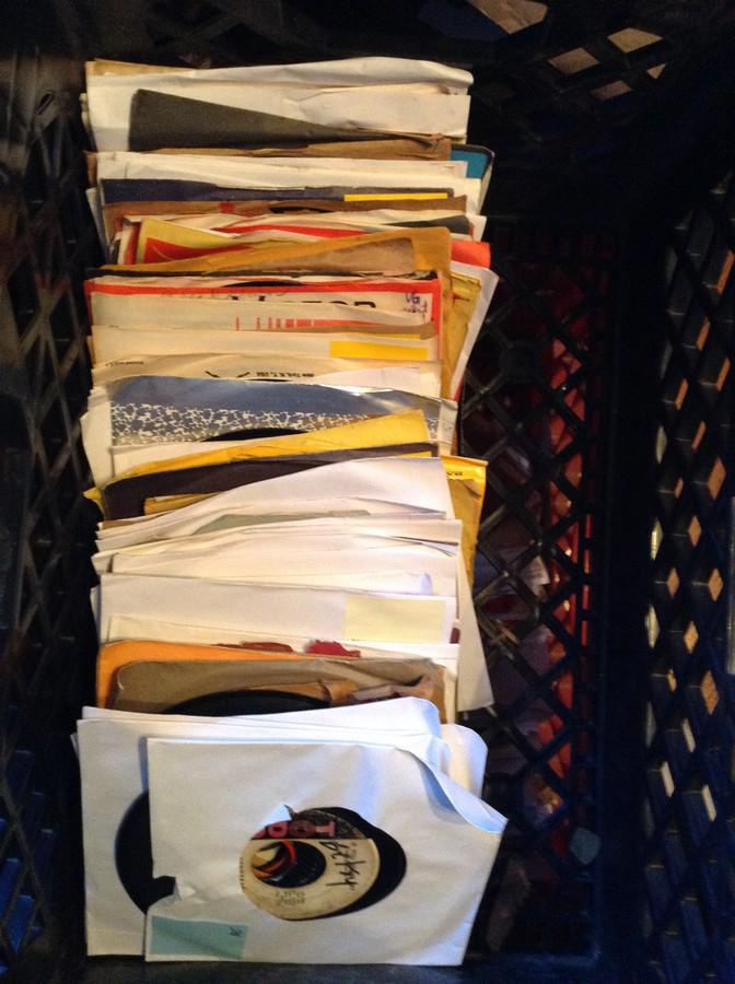 lot of 100 45's records (1 of 1)