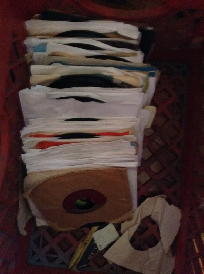 lot of 100 45's records (1 of 1)