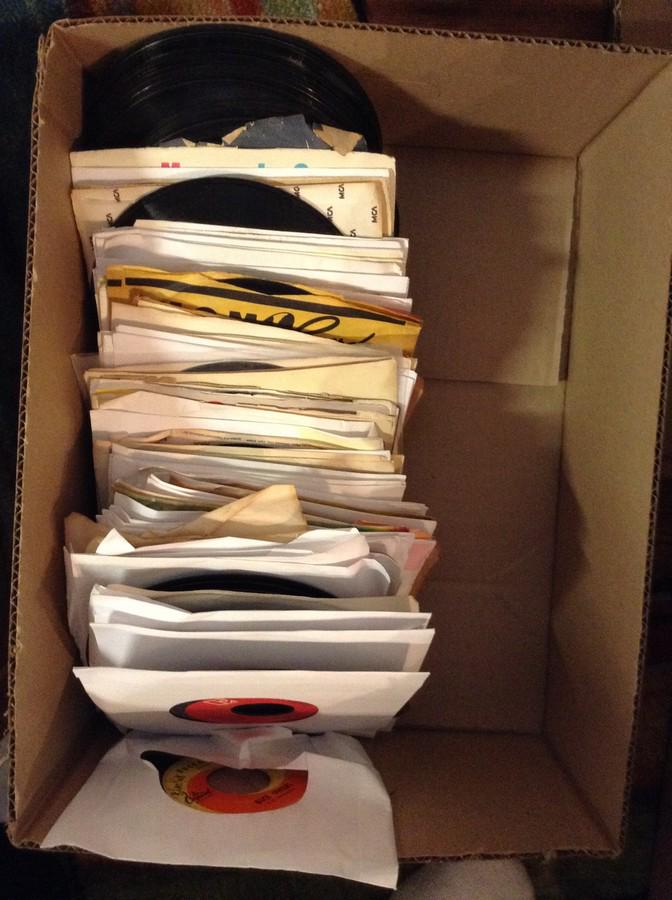 lot of 100 45's records (1 of 1)