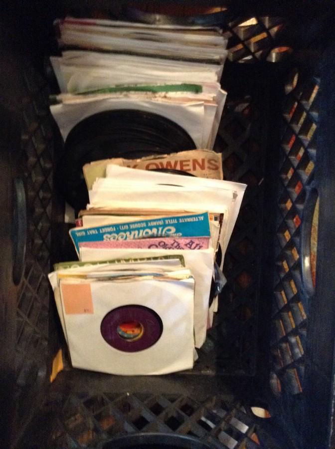 lot of 100 45's records (1 of 1)