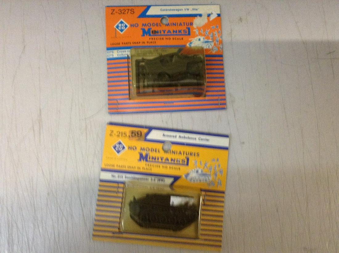 lot of two Roco HO miniatures military cars: lot of two Roco HO miniatures military cars