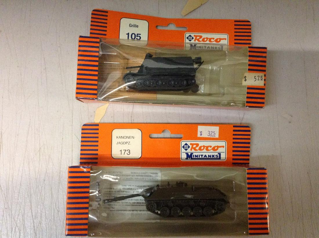 lot of two Roco miniatures military cars: lot of two Roco miniatures military cars