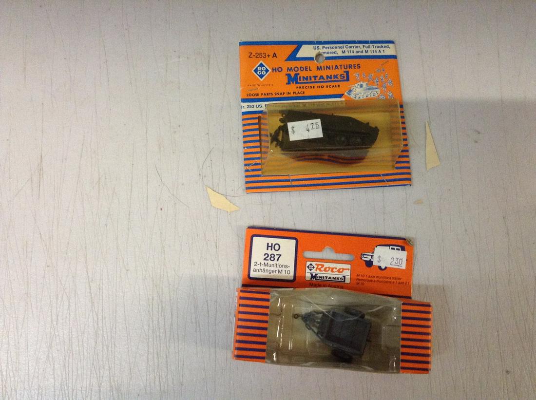 lot of two Roco HO miniatures military cars: lot of two Roco HO miniatures military cars