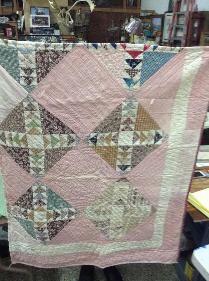 early Amish quilted baby blanket (1 of 1)