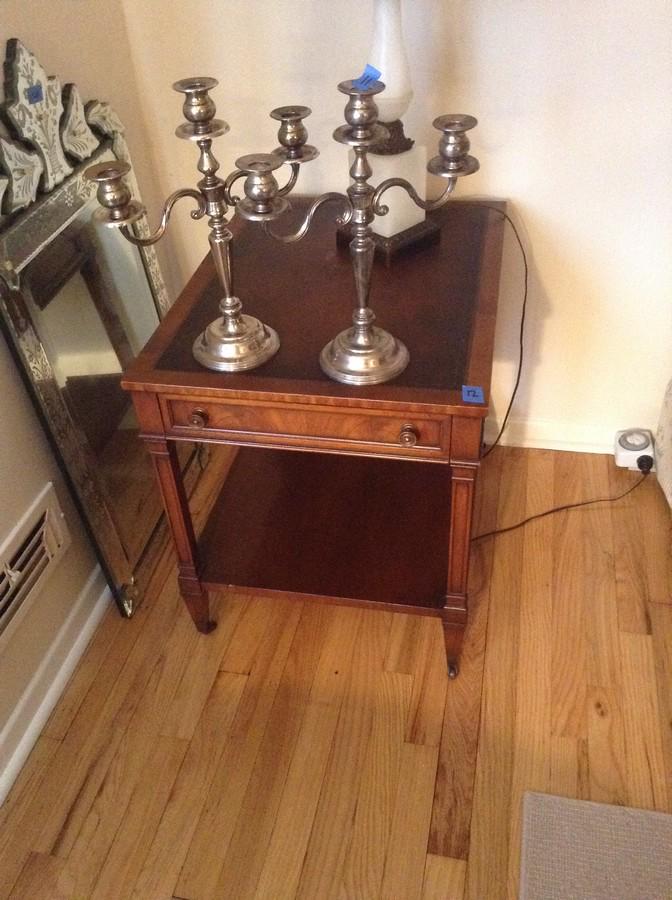 Henredon end table 26x20x23: Henredon end table 26x20x23