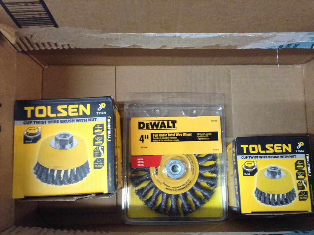 DeWalt and other wire wheels in package (1 of 1)