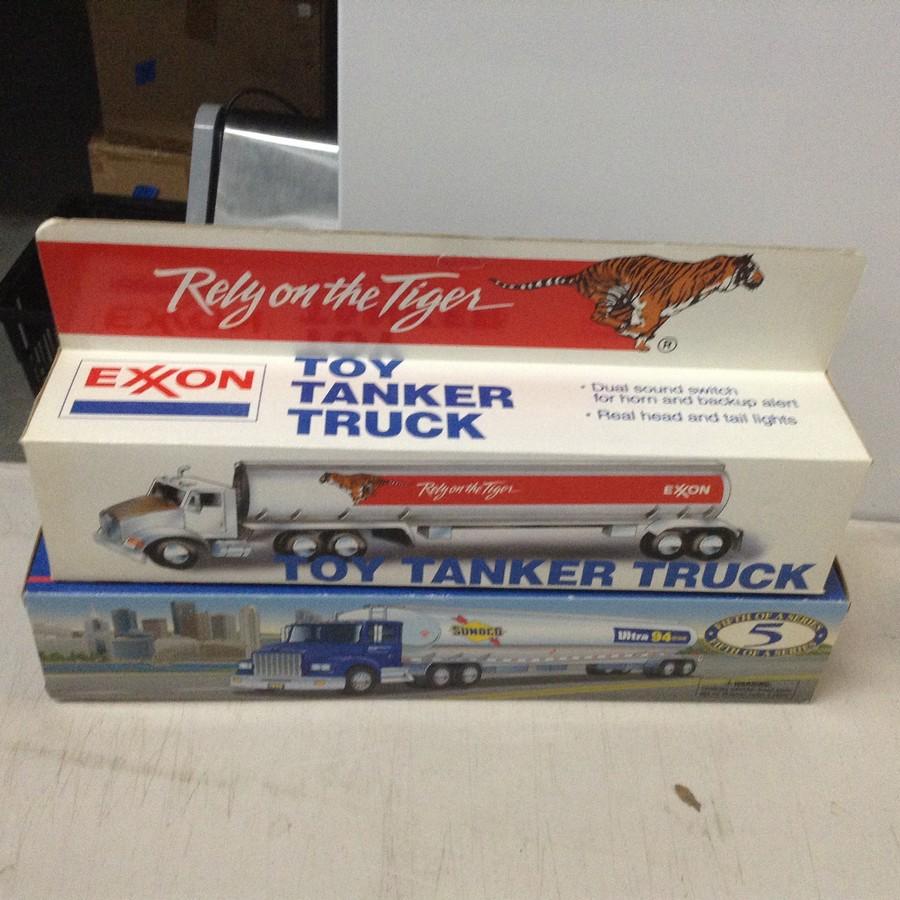 lot of 2 Trucks, Exxon & Sunco (1 of 1)