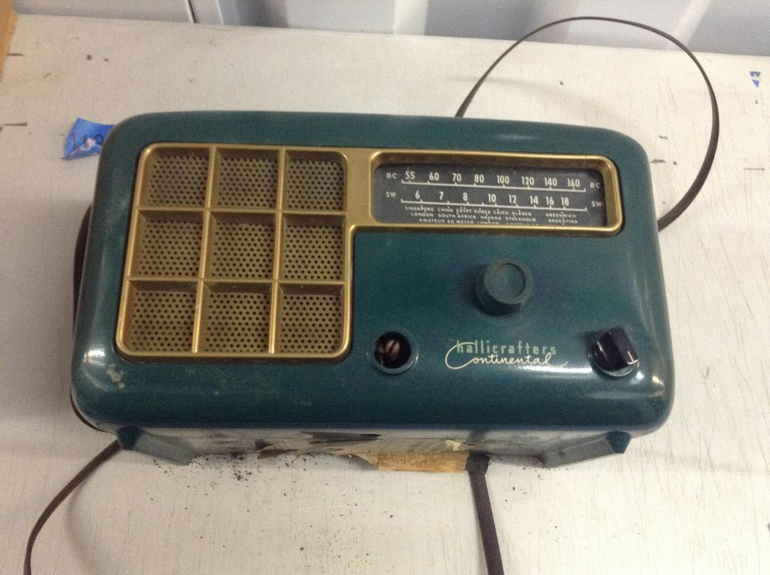 Hall crafters shot wave radio conventional: no breaks , casing is perfect , powers up no sound