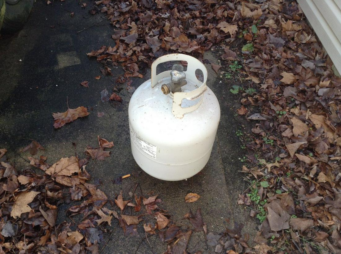 empty propane tank (1 of 1)