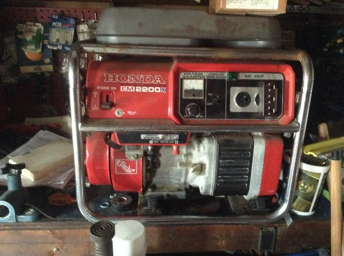 Honda em2200 generator unknown working condition (1 of 1)