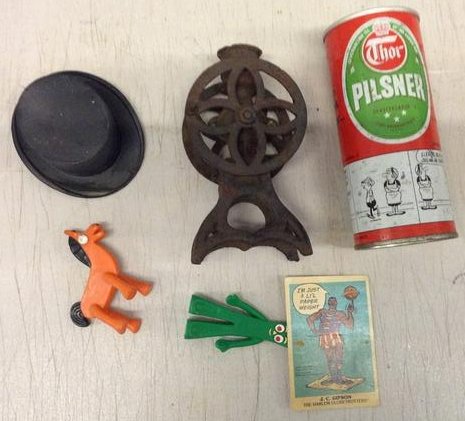 cast iron mini coffee grinder, vintage beer can, Harlem: cast iron mini coffee grinder, vintage beer can, Harlem globetrotters trading card and more