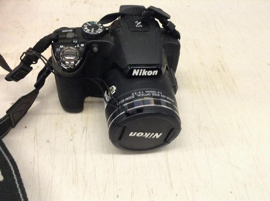 Nikon working digital camera with lens: Nikon working digital camera with lens