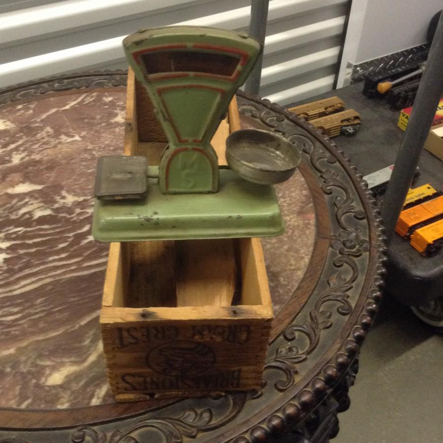 brake stone cheese grater and mini scale: brake stone cheese grater and mini scale