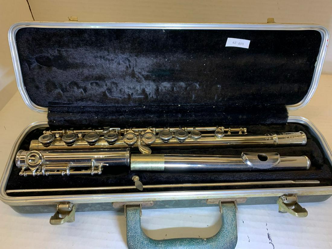 Bundy Flute in Case: Bundy Flute in Case