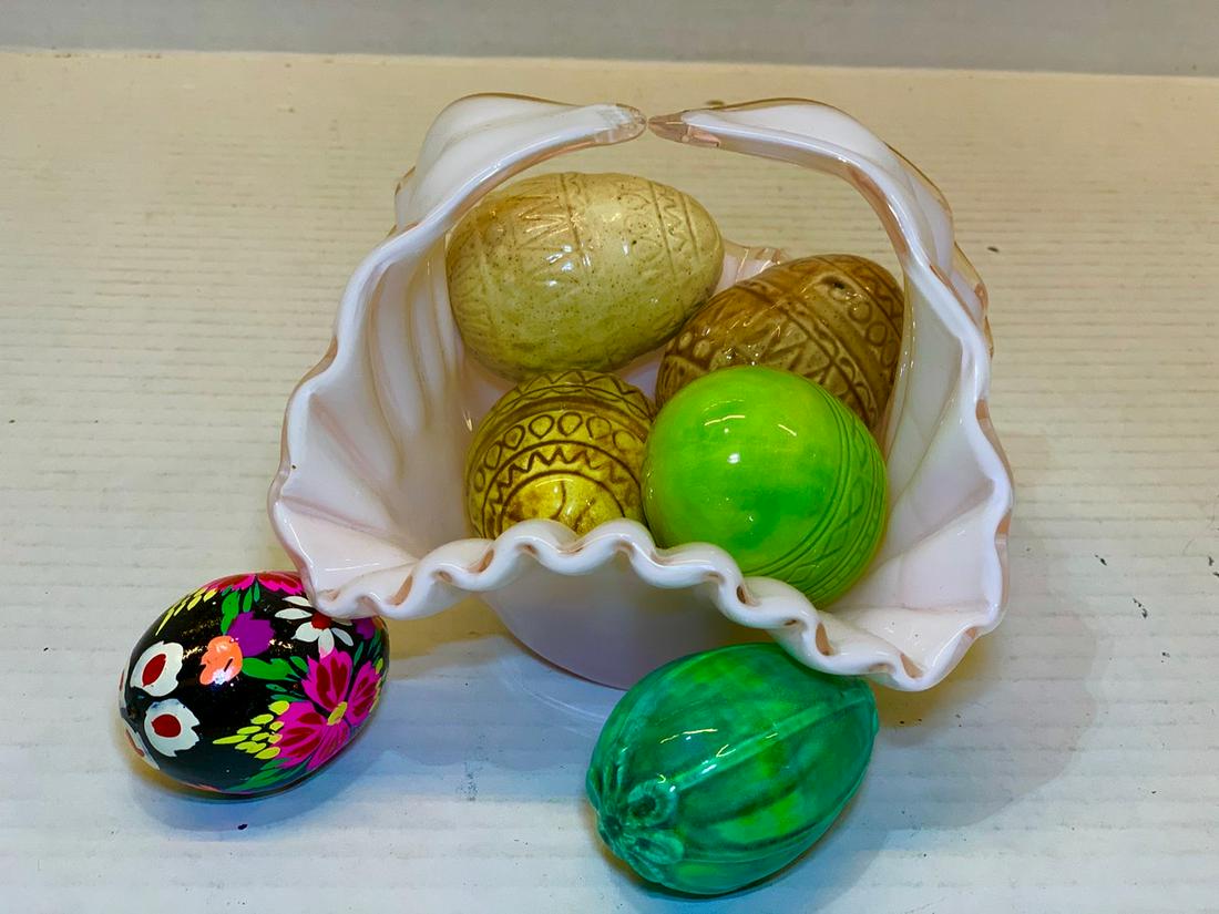 Glass Basket, 6 decorative Glass Eggs: Glass Basket, 6 decorative Glass Eggs