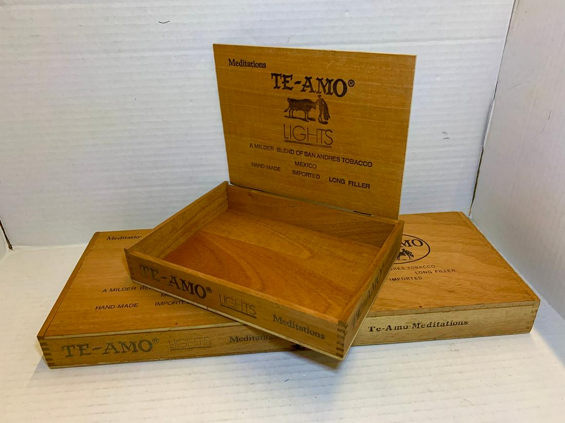 Vintage Wood TaBacco Box: Vintage Wood TaBacco Box