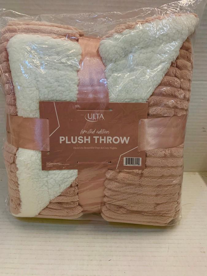 Blankets, New Plush Throw Pink: Blankets, New Plush Throw Pink