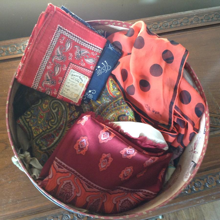 large lot of ladies vintage handkerchiefs and more: large lot of ladies vintage handkerchiefs and more