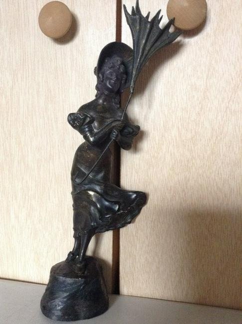 early bronze statue lady and parasol 12.5" tall (1 of 1)