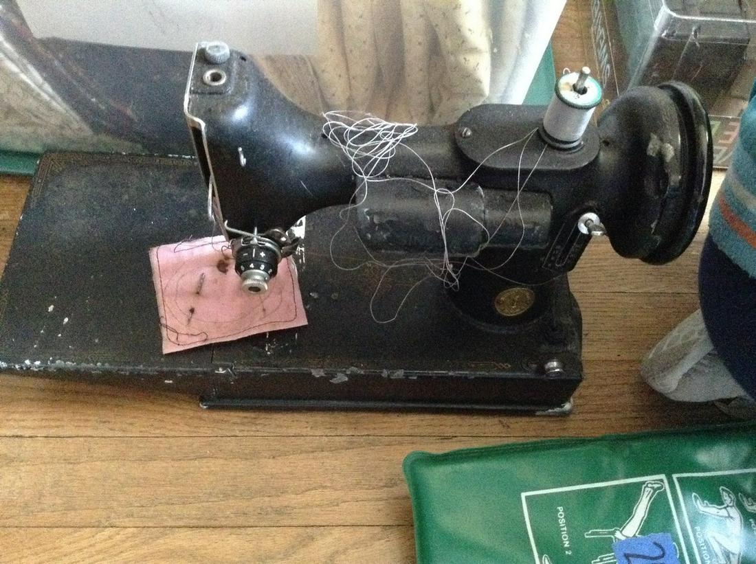 vintage singer sewing machine: vintage singer sewing machine