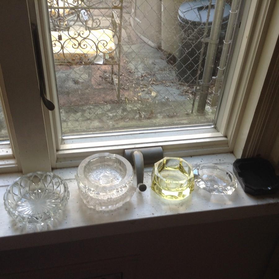 lot of vintage hotel and crystal ashtrays: lot of vintage hotel and crystal ashtrays