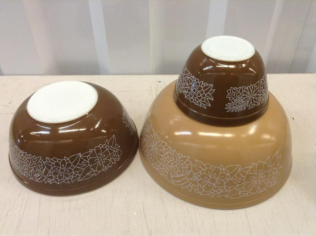 lot of three vintage Pyrex bowls (1 of 1)