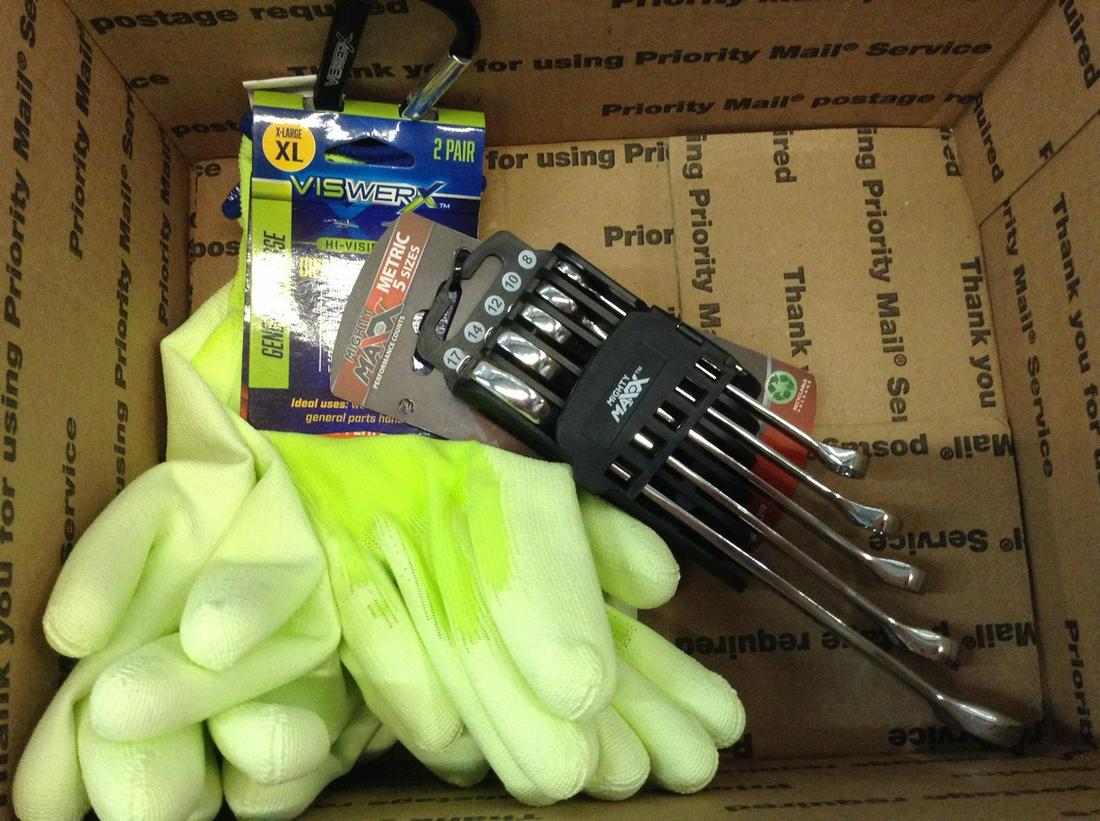 lot of combination wrenches and working gloves: lot of combination wrenches and working gloves