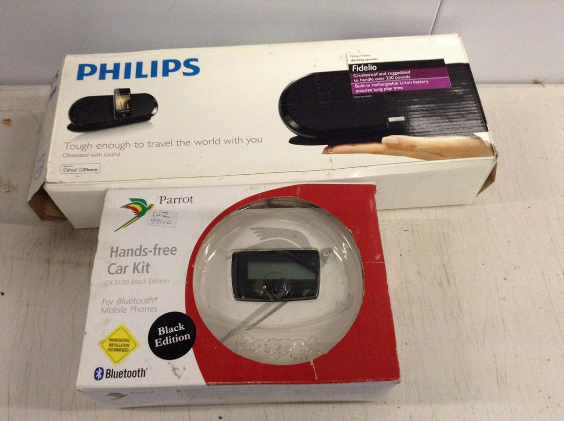 Philips iPad docking station and hands free car kit: Philips iPad docking station and hands free car kit