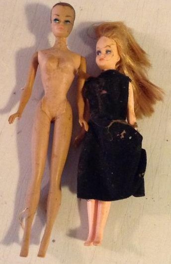 2 early vintage barbie dolls: 2 early vintage barbie dolls