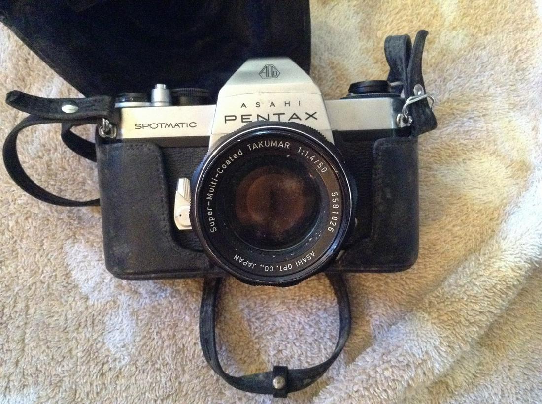 asahi Pentax spotmatic camera with case (1 of 1)