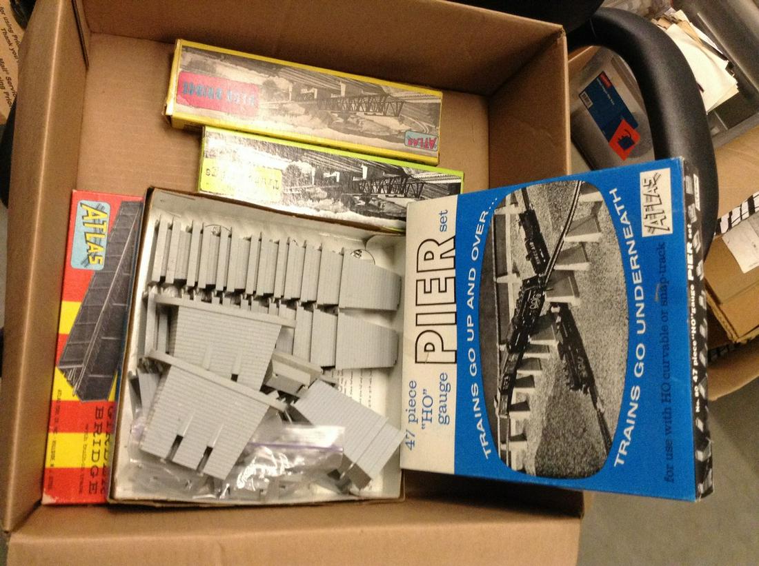 lot of ho train trestles and bridge pieces (1 of 1)